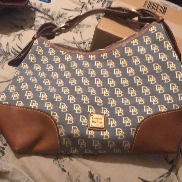 Like new hand bag - Picture 1 of 3